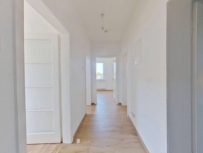 Appartement 3 pièces confortable avec salle de bains avec baignoire à Bielefeld-Mitte – Flur