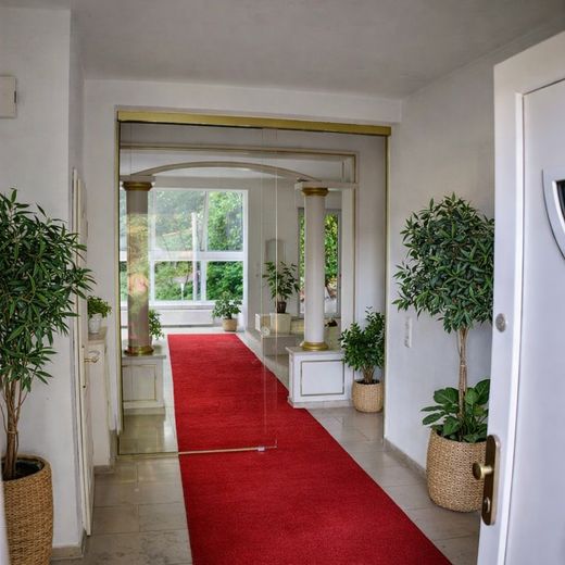Freiraum im Grünen, zentral verbunden. Provisionsfrei - Geben Sie gern Ihr Preisangebot ab! – Blick nach Entree ins Haus