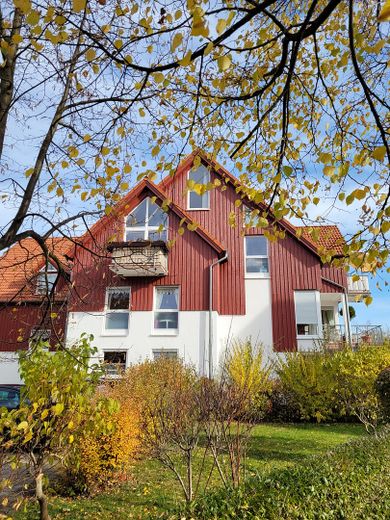 Exklusive 2-Raum Wohnung mit Terrasse/Garten, Stellplatz und EBK – Hausansicht