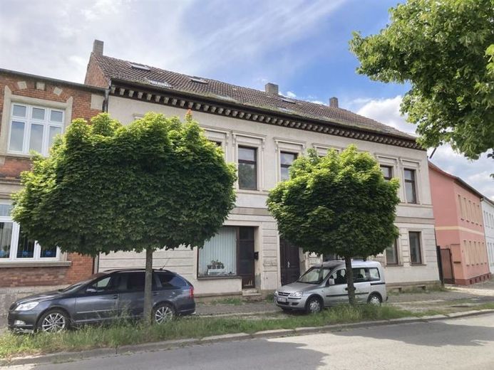 Kompaktes Sanierungsobjekt mit großen Pontenzial in guter Lage von Aschersleben! – Foto 1