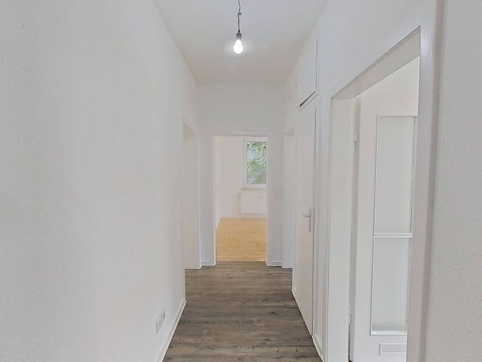 Charme&Gemütlichkeit: Schöne 2-Zimmer-Wohnung mit modernem Wannenbad in Bielefeld-Mitte – Flur