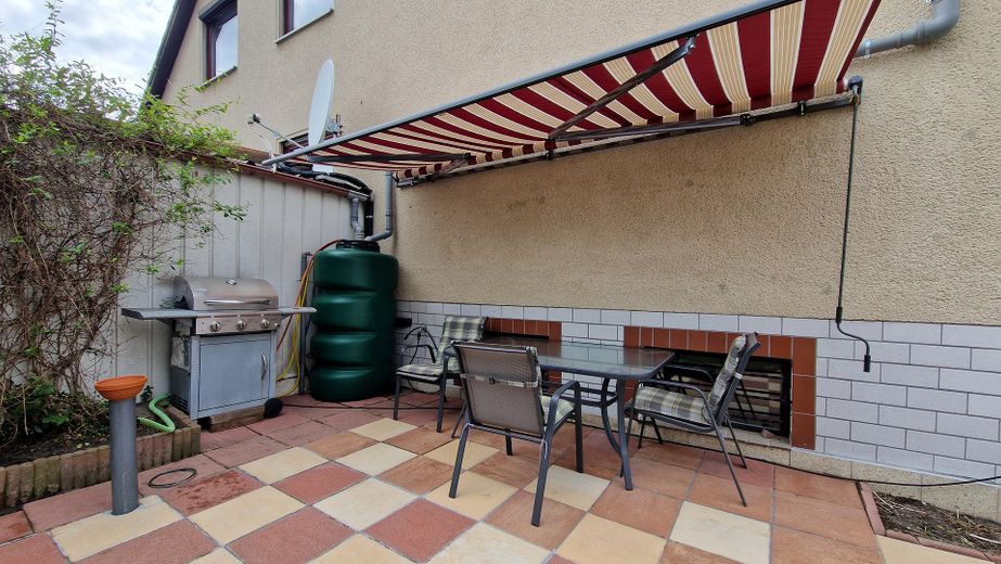 Casa a schiera di testa con camino e moderno impianto di riscaldamento ibrido a gas a Berlino-Rudow – Grillecke