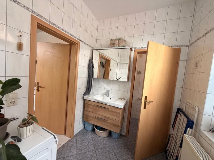 Attraktive 2-Raum-Wohnung im EG in Hirschberg/Saale – Bad