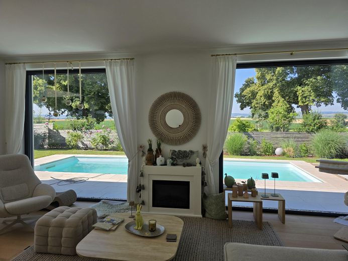 Wohnzimmer m. Blick Lindenalle