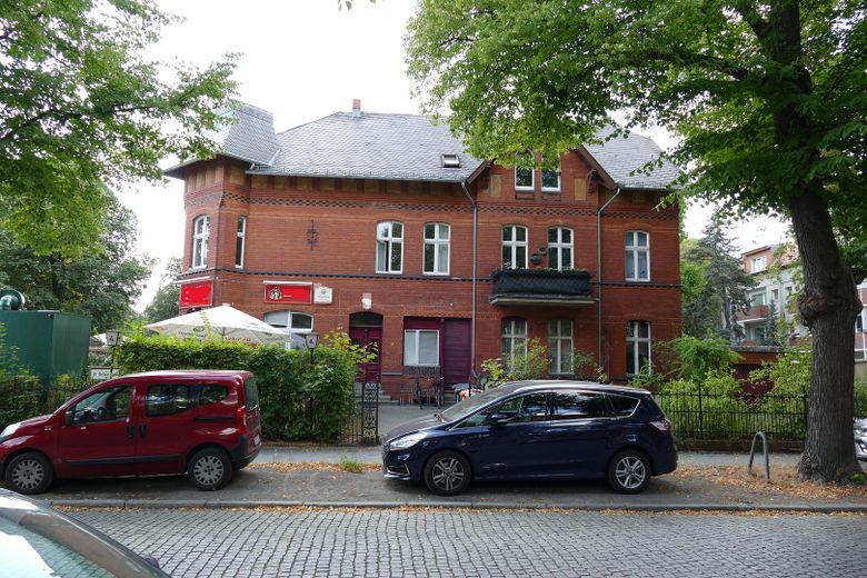 Mehrfamilienhaus in Berlin provisionsfrei zu verkaufen – Hauseingang
