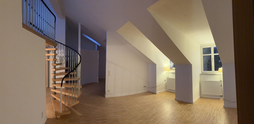 Sobre los tejados de Leipzig: dúplex de 2,5 habitaciones con 25 m² de terraza-solárium en la azotea en Rosental/Zoo – Foto 5