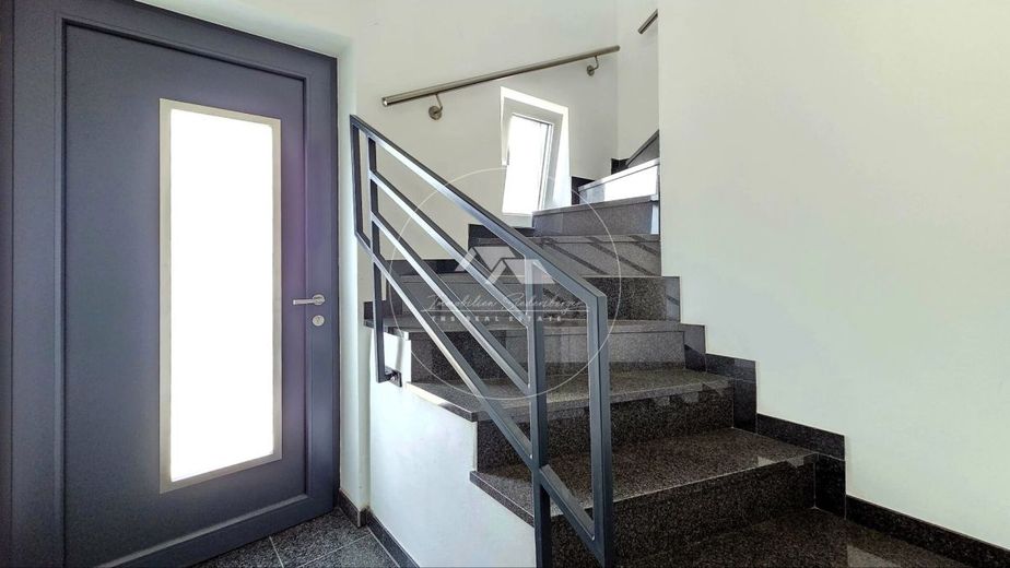 Exklusives Juwel mit großem Balkon, Designküche &amp; hochwertiger Ausstattung in Top-Lage von Teublitz – Hausflur