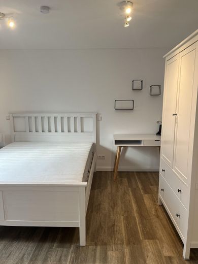 # Mükemmel WG'niz için: Yeni banyolu ve büyük yaşama mutfaklı, en iyi konumda geniş 130 m² daire – Photo 5