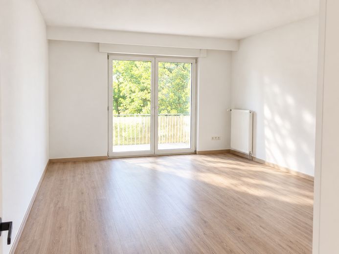 Reformado | Luminoso | Cocina equipada | Plaza de aparcamiento – Wohnzimmer - Visualisierung