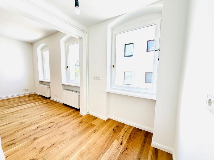 NIEUW: Vrije en volledig gerenoveerde 2-kamerwoning in Berlin-Mitte/Wedding | zonder makelaarscourtage – Fensterfront