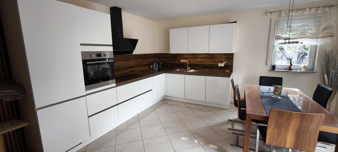 Detached single-family house with granny flat in an unobstructed location on the edge of town – Küche ELW UG