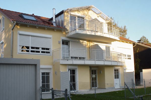 Moderno appartamento di 3 locali con balcone, cucina componibile e garage