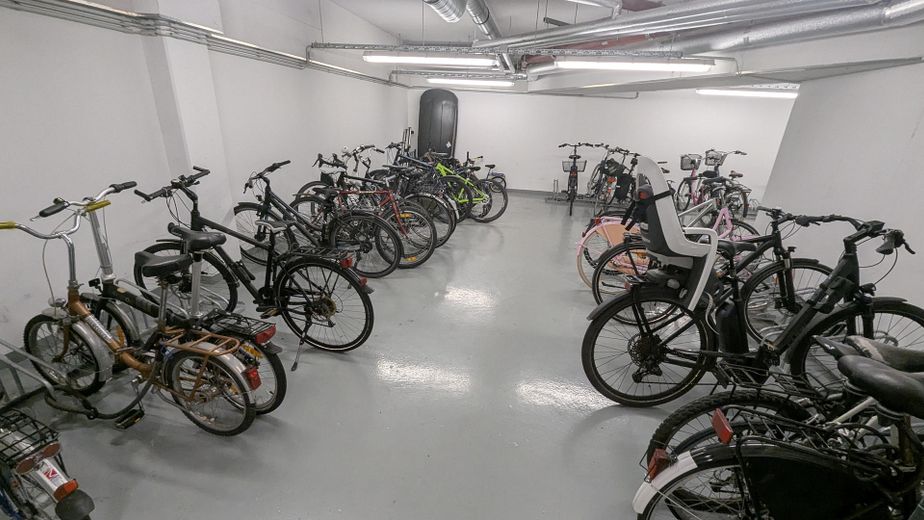 Moderne 2-Zimmer-Gartenwohnung in Rheinnähe – Barrierefreies Wohnen in Köln-Bayenthal – Fahrradkeller