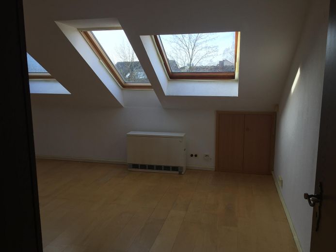 Großzügiges Zweifamilienhaus zur Eigennutzung und Kapitalanlage mit hoher Rendite – OG Zimmer 2