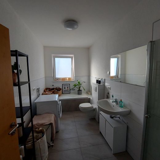 Appartement moderne de 4 pièces avec solaire pour la préparation de l’eau chaude – Photo 8