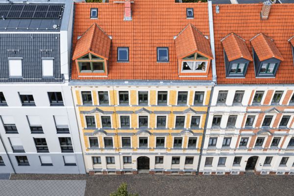 DENKMAL-ALTBAU IN LEUTZSCH | Vermietete 2-Raum-Wohnung mit hofseitigem Balkon
