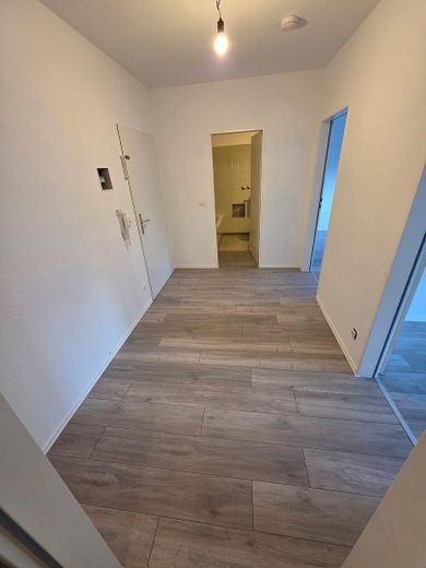 Renovierte 2-Zi-Whg in zentraler Lage von Frankfurt-Bergen Enkheim Stellplatz inklusive – Foto 3