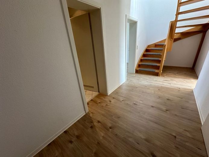 Si cerca un subentrante! Abitazione su due piani - 2 bagni - NUOVO laminato! – Foto 1