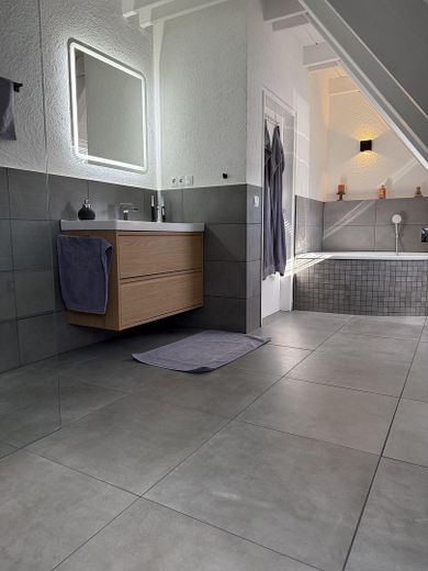 Senza provvigione: maisonette ristrutturata di 5 locali (125m²) – Badezimmer