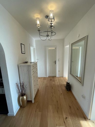 Furnished, stylish 3-room apartment near the Isar (limited until 2028) – Flur