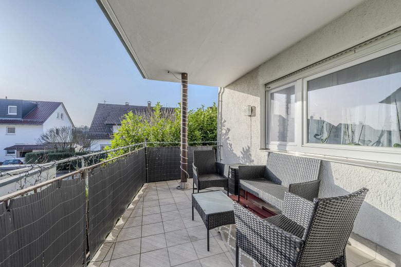 Sanierte 3-Zimmer-Wohnung mit großem Balkon & Einbauküche in Oberstenfeld – Balkon