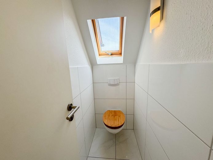 Helle und großzügige 3,5-Zimmer Maisonettewohnung mit EBK und Balkon! – Ebene 1 - Gäste-WC