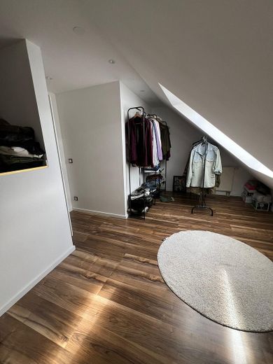 Modernes High-Tech-Wohnen: Reihenendhaus mit smarthome-Komfort & Gartenoase – Schlafzimmer Rechts DG