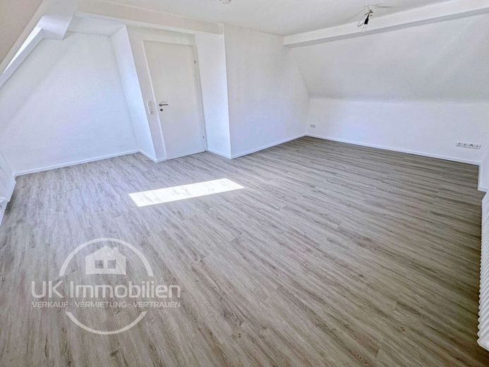 Erstbezug nach Sanierung 2,5-Zi-Whng im Dachgeschoss mit Gartenidylle – Schlafzimmer mit Zusatzplatz