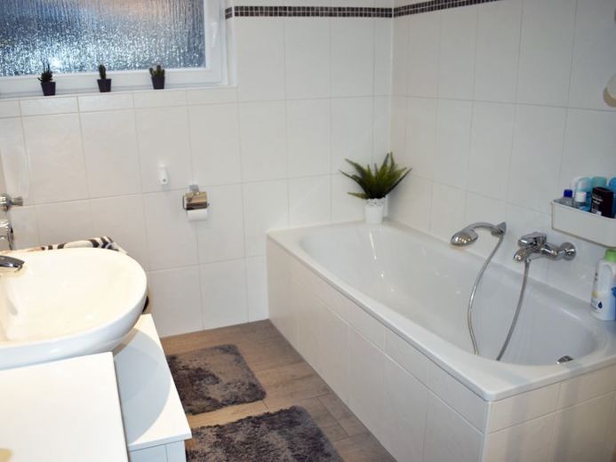 Badezimmer mit Dusche