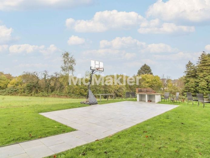 Stilvolle 4-Zimmer-Wohnung mit Balkon, Stellplatz & großzügigem Gartenbereich – Foto 1