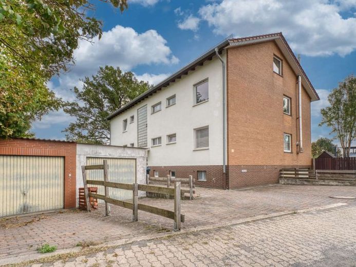 Langenhagen'de Balkonlu, Garajlı ve Otoparklı Kompakt 2 Odalı Daire – Fotoğraf 1