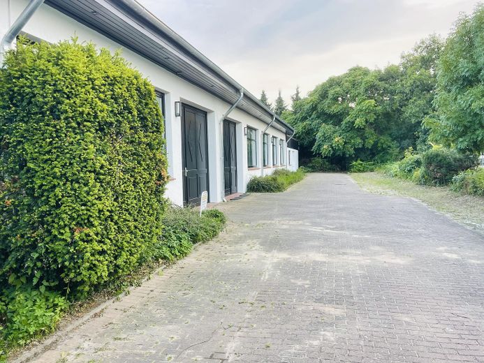 Freshly renovated! 885m² Elegant & Attractive commission-free commercial space in Winsen (Luhe) – Aussenansicht