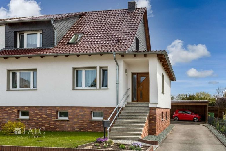 Hochwertige und sehr gepflegte DHH in Kölleda – Vorderseite