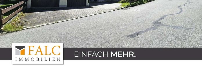 Attraktives Einfamilienhaus mit Doppelgarage, PV-Anlage und ausgebautem Keller – Außenansicht