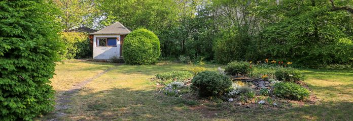 Garten mit Gartenhaus