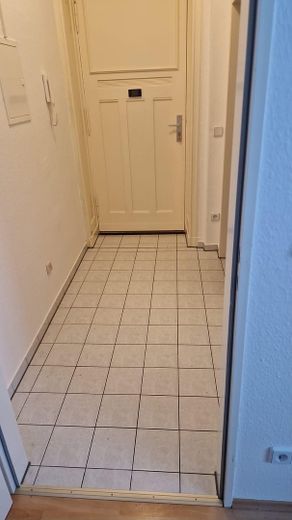 ruhige große 1 Zimmer Wohnung im Innenhof – Flur