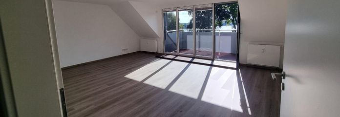 Wohnzimmer mit Balkon