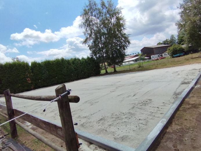 Modernisiertes Landanwesen mit Pferdehaltung | 250 m² | 4.000 m² – Reitplatz