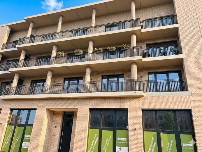 PRIMER USO: Luminoso piso de 2 habitaciones con COCINA INTEGRADA y BALCÓN – Außenansicht