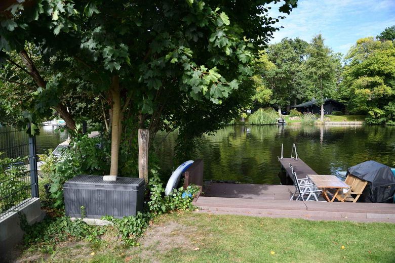 Terreno edificabile con accesso al lago e pontile – Foto 14