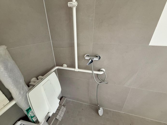 Rollstuhl gerechte Wohnung – Foto 8