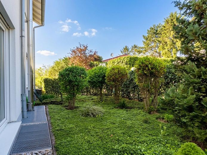 Vivienda acogedora en la ladera: luminosa, tranquila, accesible, con jardín y balcón – Garten Mieter zum Hang hin 