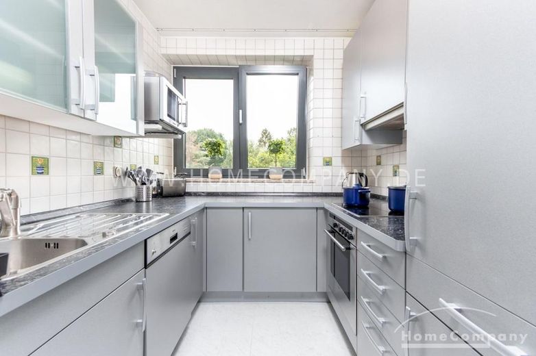 **Helle, großzügige und frisch renovierte 2,5 Zimmer Wohnung mit Balkon** – 01553e8eb898f3f3d11471e24962885970a5f361.jpg