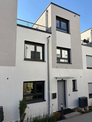 Modernes Reihenmittelhaus in Taunusstein-Wehen – neuwertig, familienfreundlich & provisionsfrei von privat – Foto 18