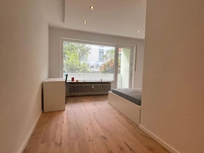Möbliertes stylisches 20 m² Zimmer mit Balkon in guter Lage – Foto 9