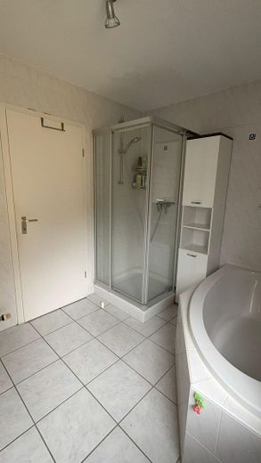 Reihenendhaus mit Keller, Garten, Pelletofen, 2 Stellplätzen & Gartenhaus – 55270 Jugenheim – privat – Badezimmer - Obergeschoss 3