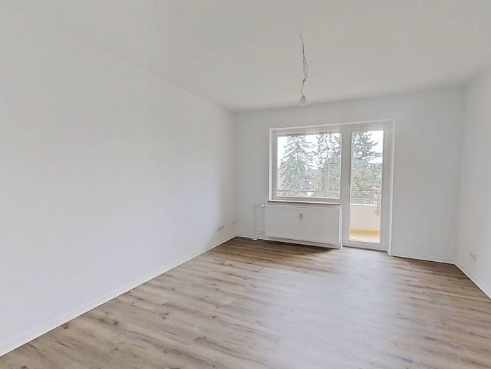 Tee aufbrühen, Füße hochlegen, Kaltmiete sparen: Moderne 2-Zimmer-Wohnung mit BALKON – Wohn- und Esszimmer