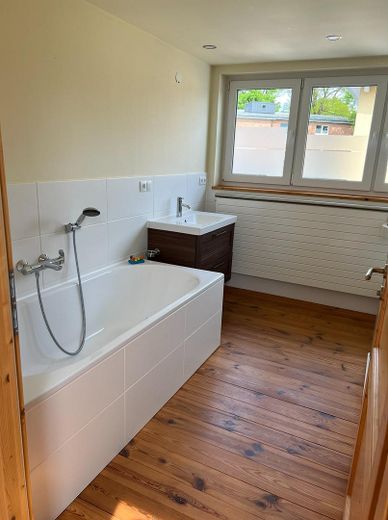 Vivre au centre sans stress de rénovation : maison individuelle compacte, grand jardin, garage XXL – Bad OG