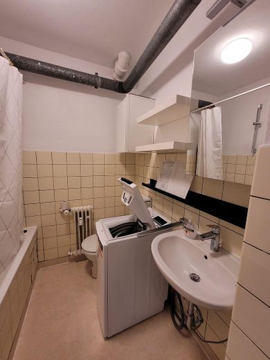 Schöne 1,5-Zimmer-Wohnung mit Balkon + STP in toller Stadtlage von Karlsruhe – Badezimmer 1