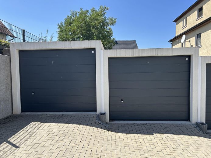 203 m² | Neubau 2021 | Garten | 2 Garagen | Wärmepumpe | Frensdorf – 2x Garagen